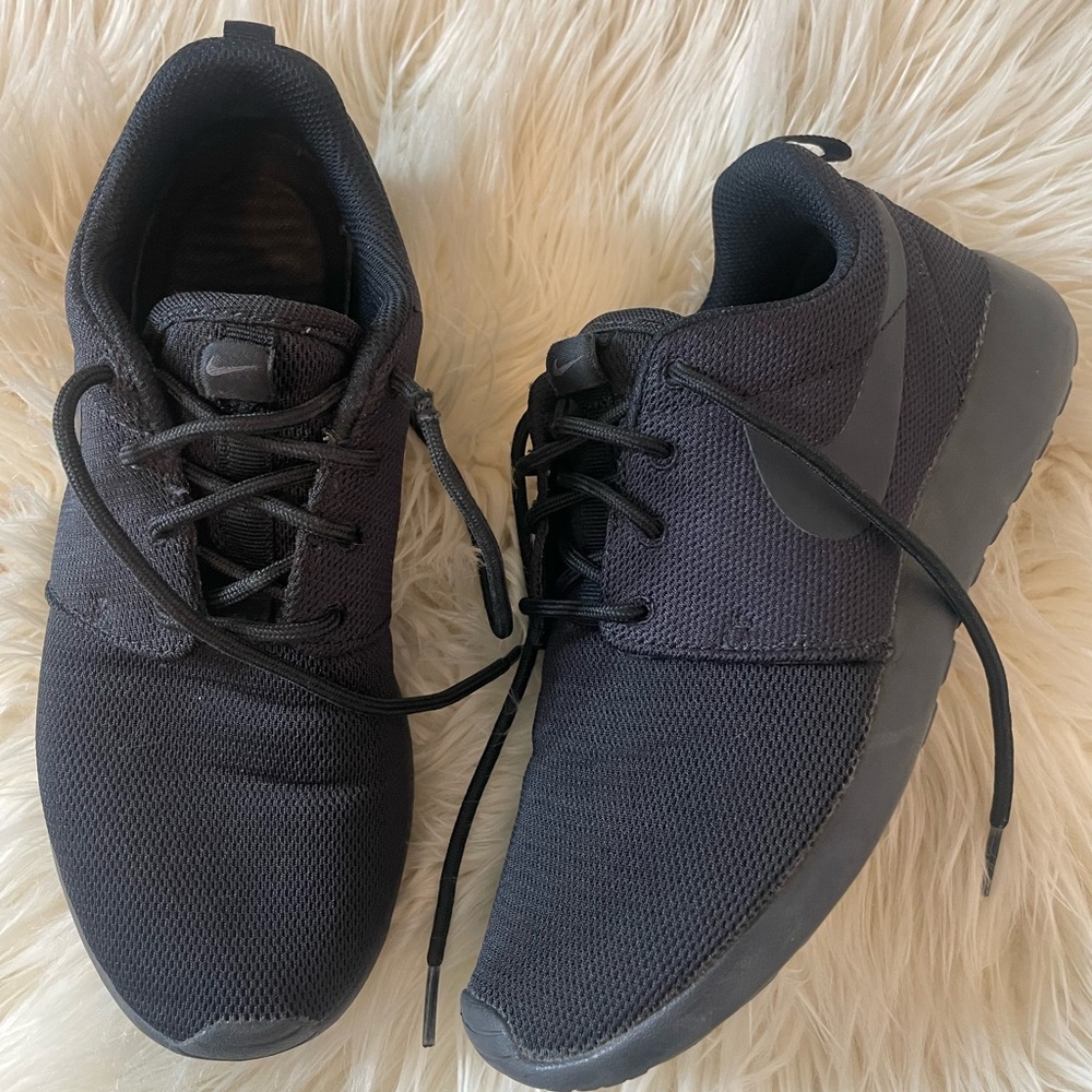 Nike Women’s  Size 7 Black Sneakers